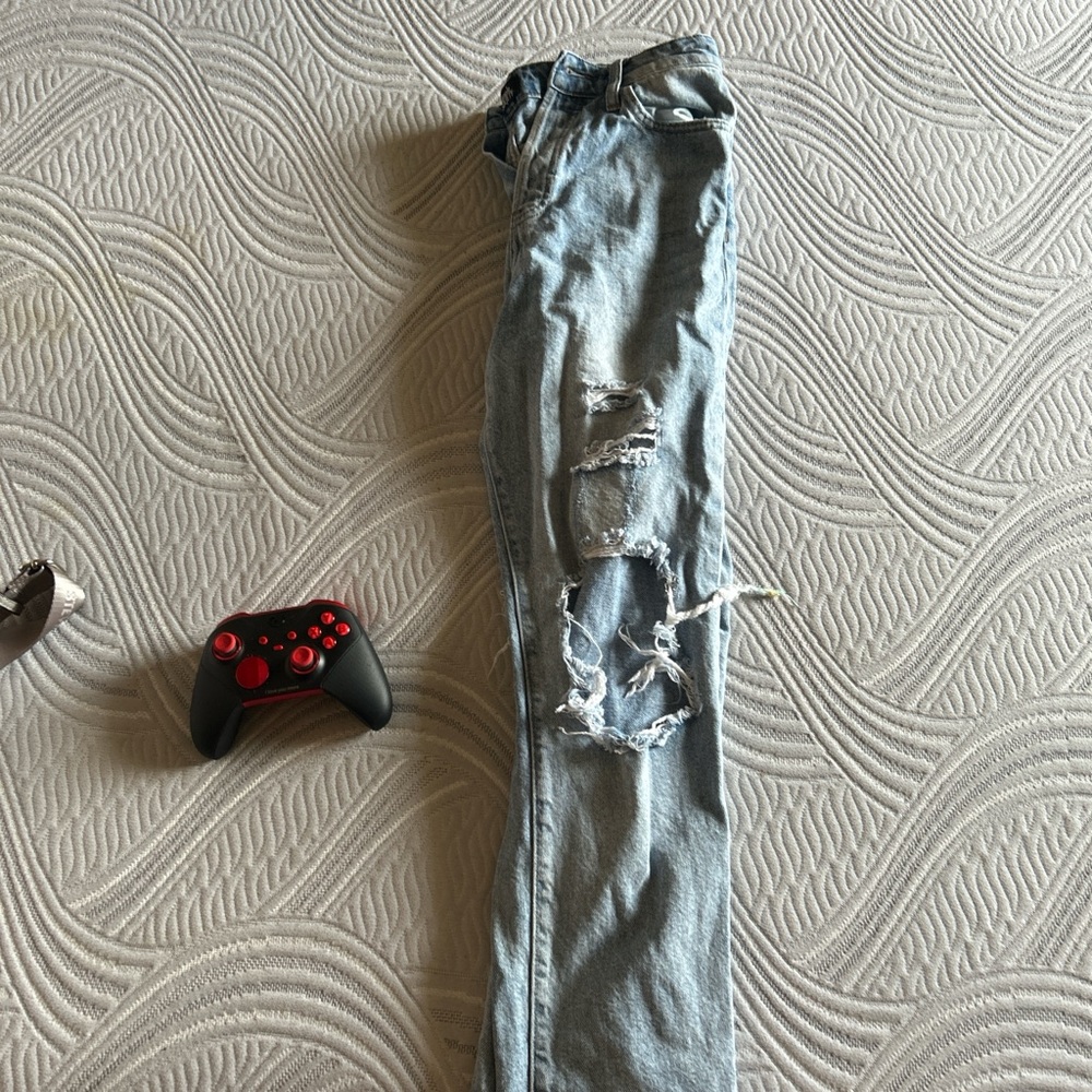 Light denim torn jeans from simple society! Size 7/28